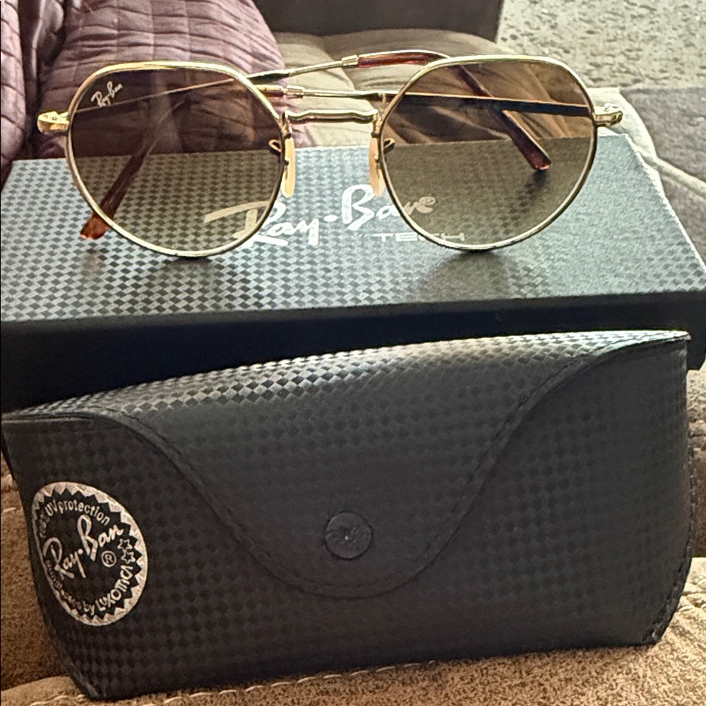 Ray-Ban polished arista gold